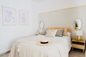 COSY ESTUDIO JUNTO A LA PLAYA de EL PALO SINESE DESIGN
